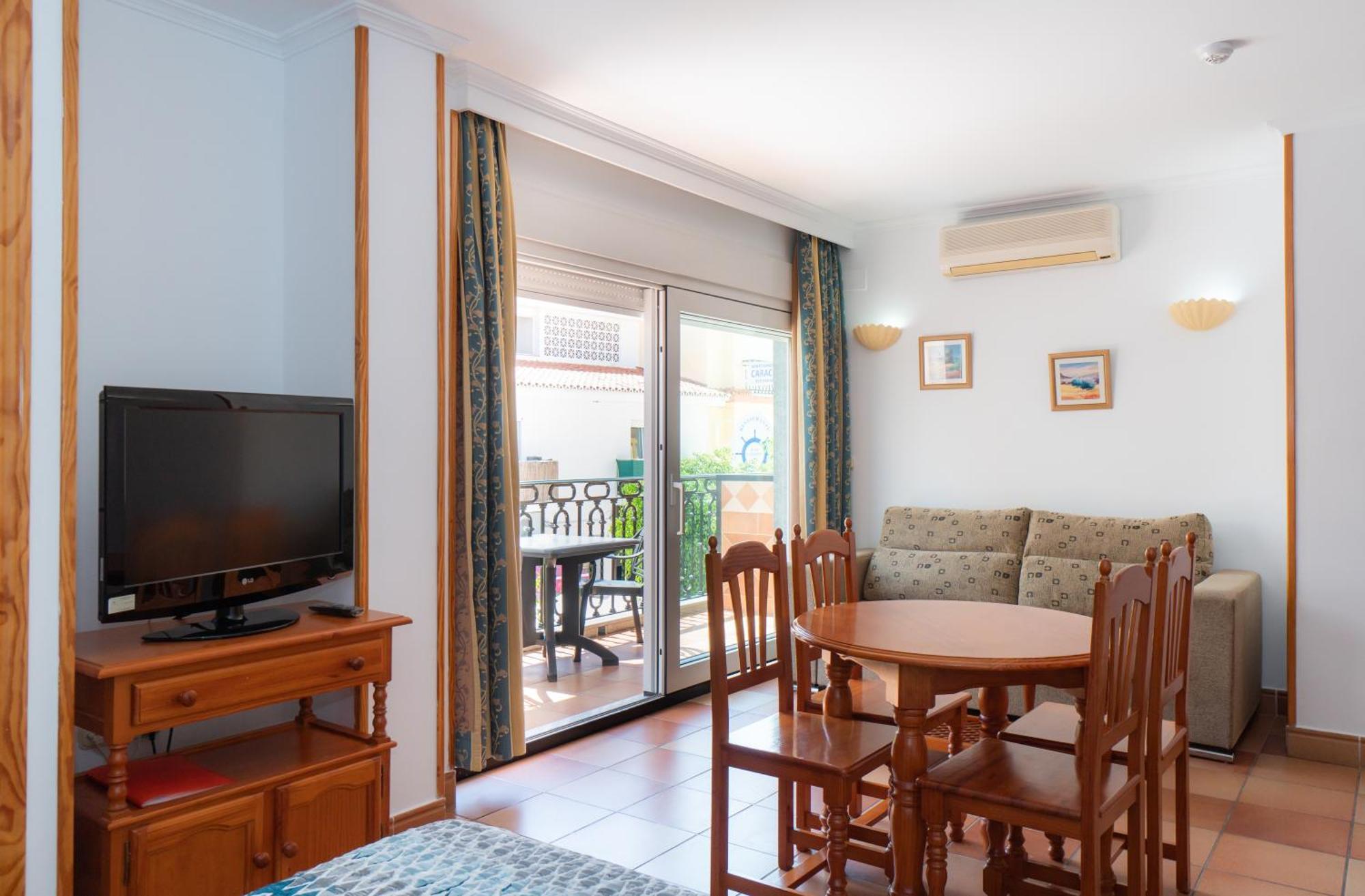 Apartamentos Leonor Carihuela Торремолинос Экстерьер фото