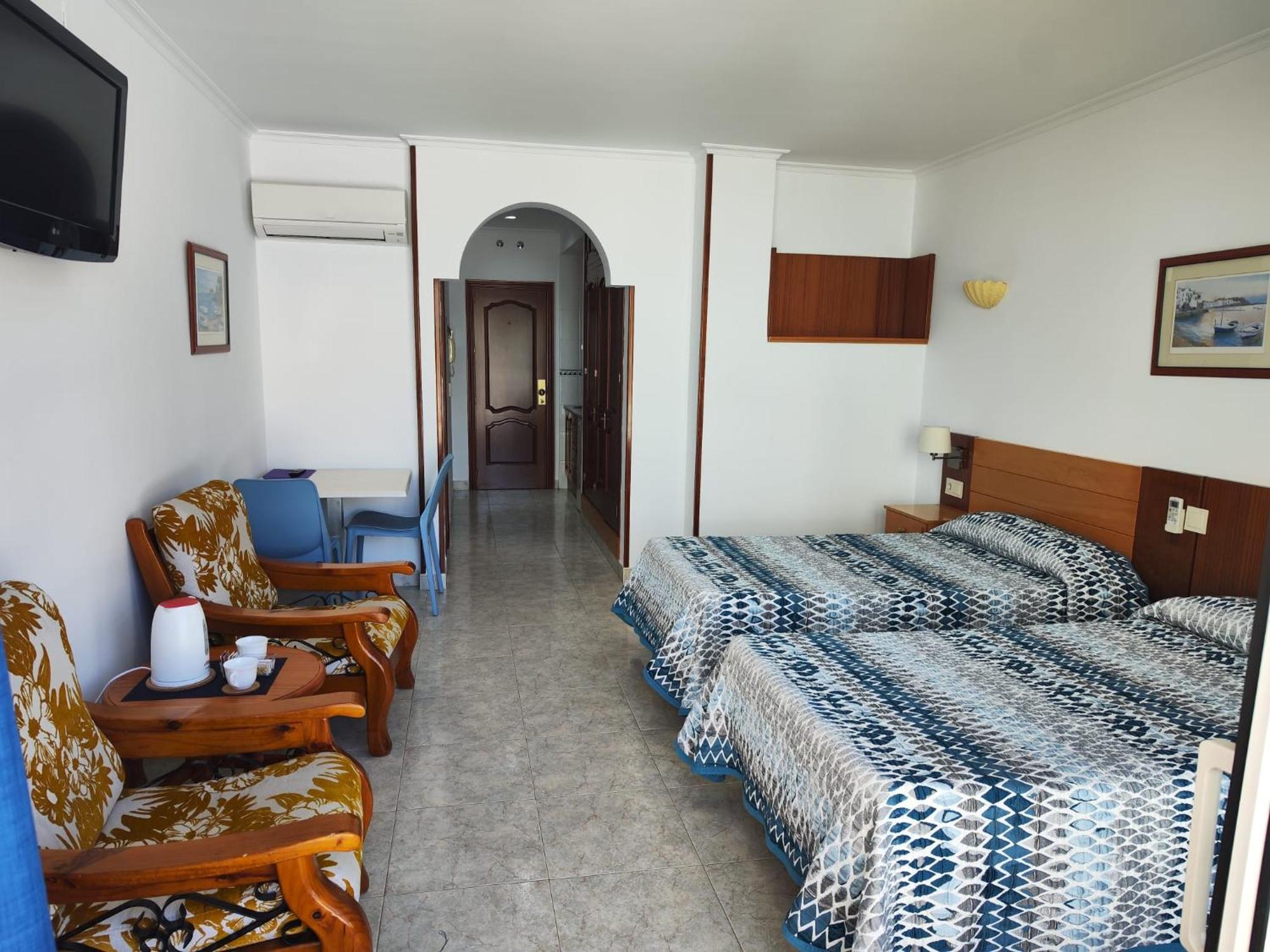 Apartamentos Leonor Carihuela Торремолинос Экстерьер фото