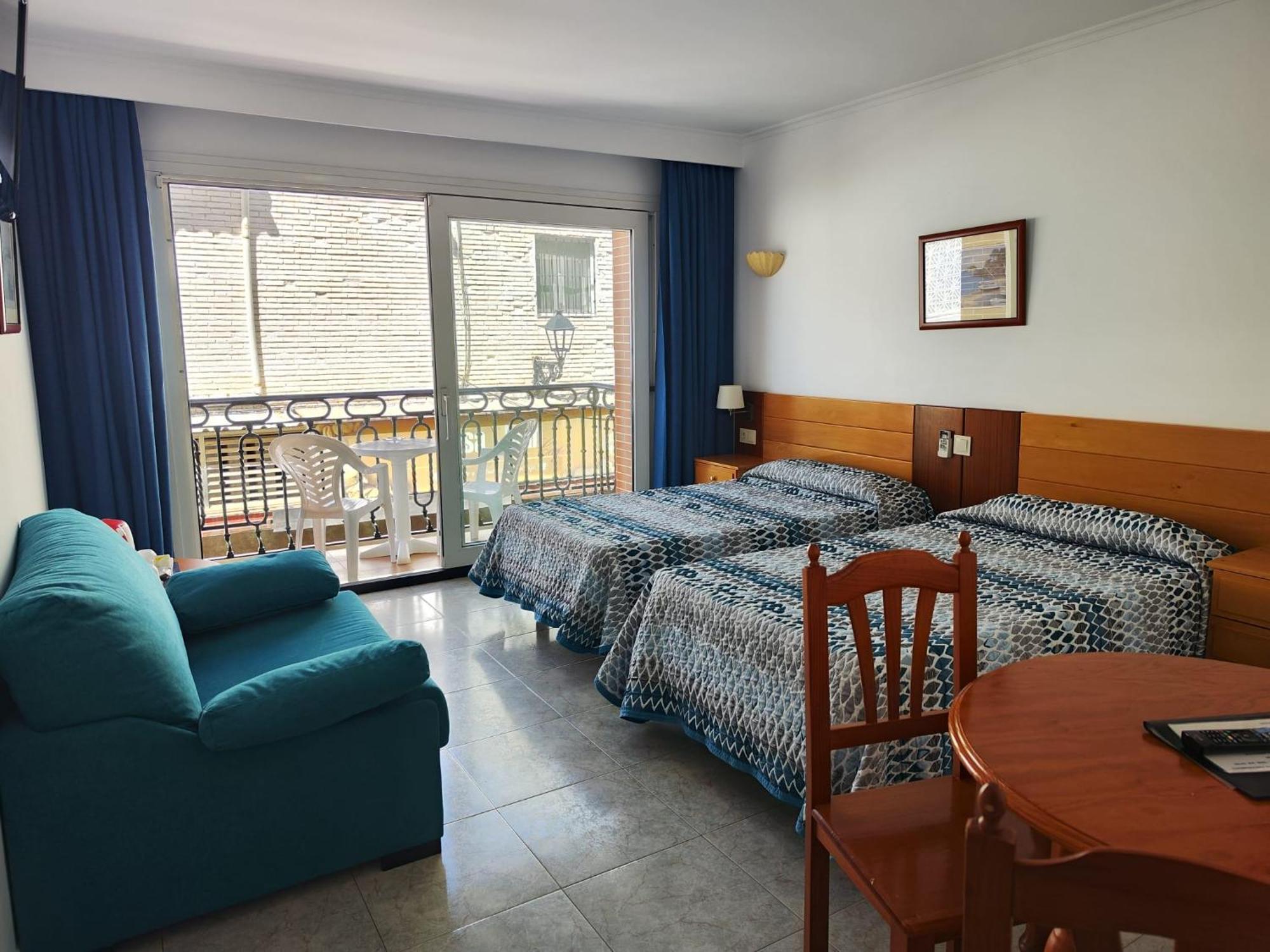 Apartamentos Leonor Carihuela Торремолинос Экстерьер фото