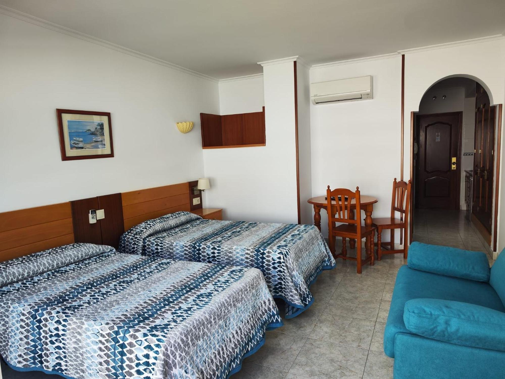 Apartamentos Leonor Carihuela Торремолинос Экстерьер фото
