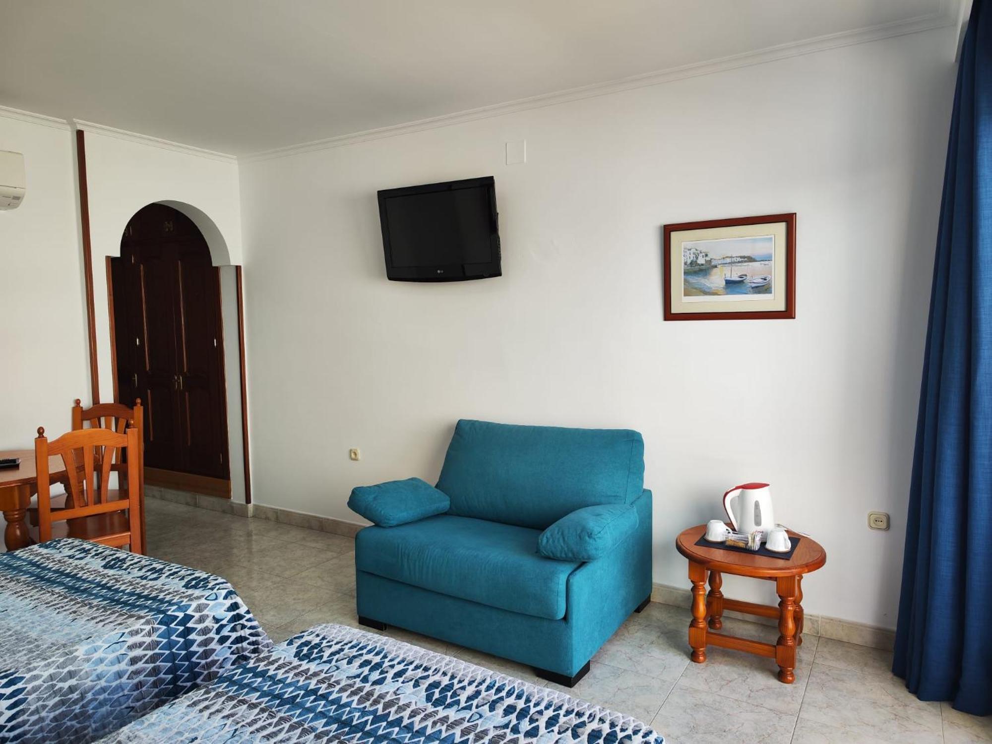 Apartamentos Leonor Carihuela Торремолинос Номер фото