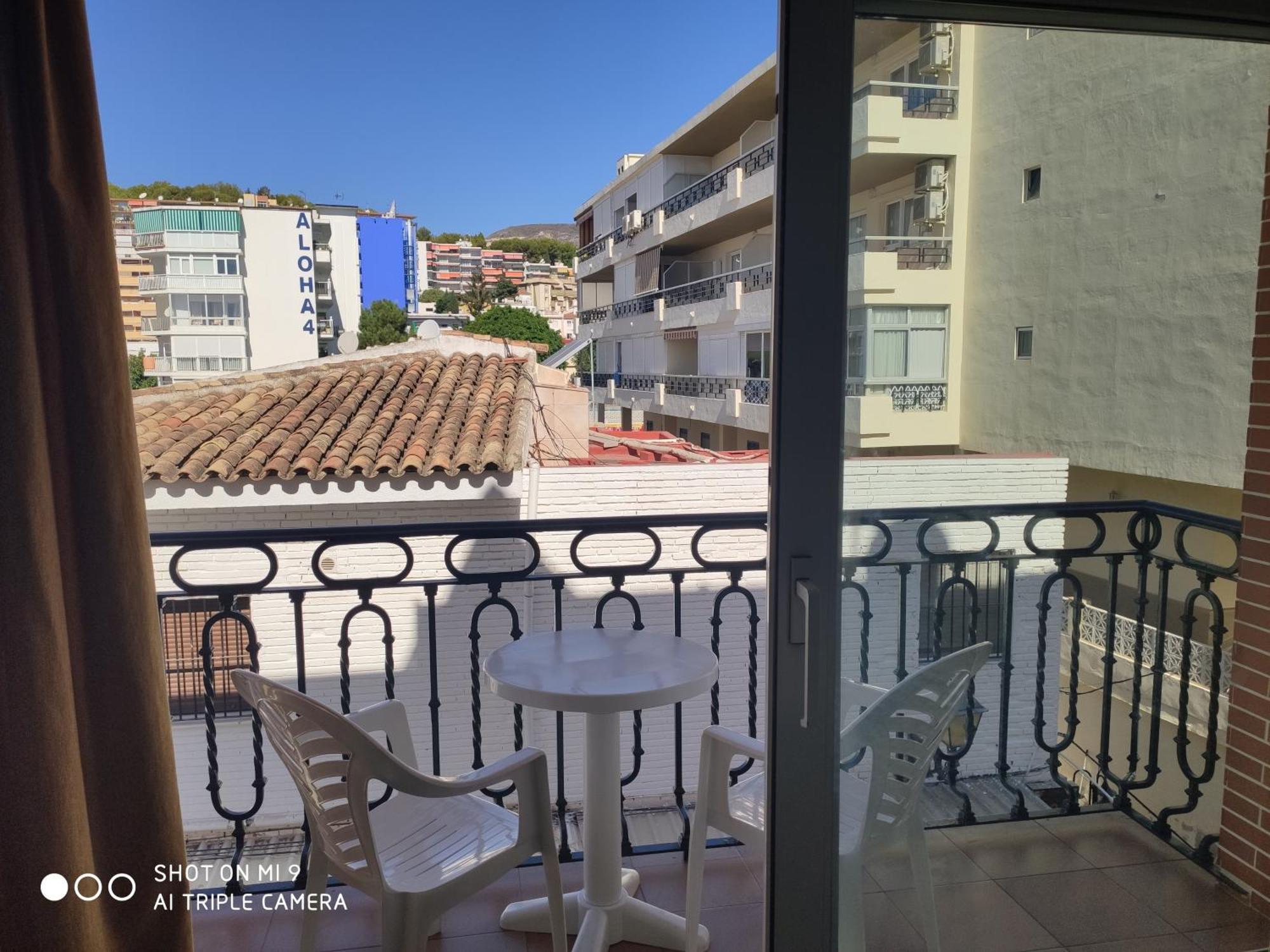 Apartamentos Leonor Carihuela Торремолинос Номер фото